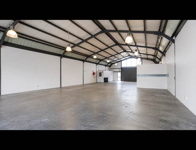 349M² RETAIL TO LET IN RETREAT