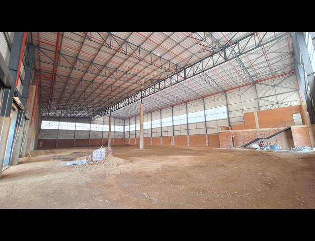4,292M² WAREHOUSE TO LET IN NORTH RIDING