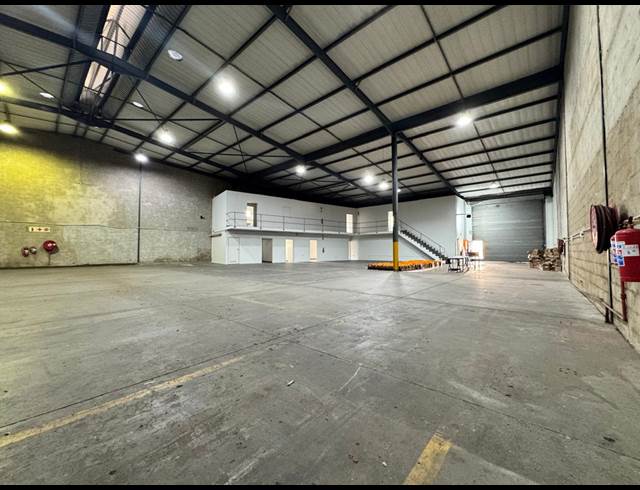 1,500M² WAREHOUSE TO LET IN BRIARDENE