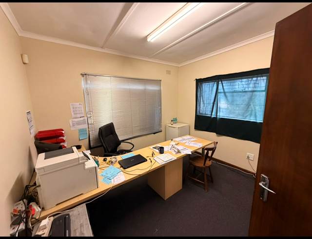 130M² OFFICE TO LET IN MALMESBURY INDUSTRIA