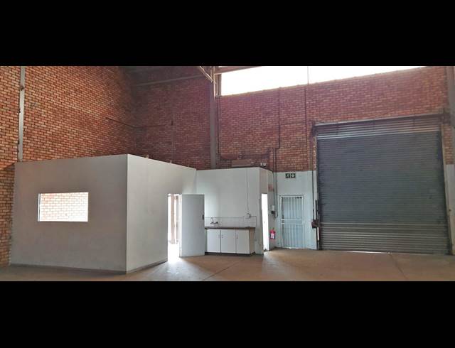298M² WAREHOUSE TO LET IN MEADOWDALE