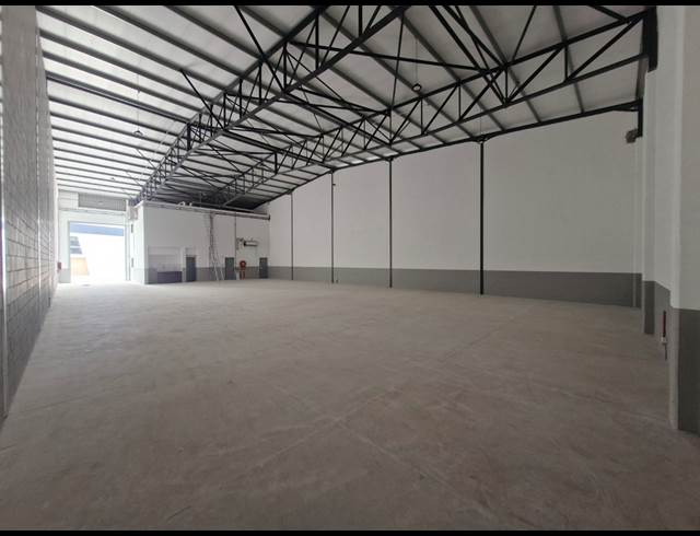 565M² WAREHOUSE TO LET IN STIKLAND INDUSTRIAL
