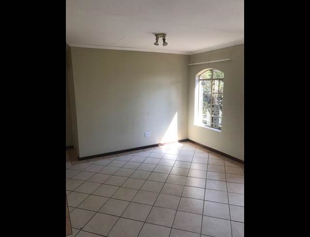 2 BEDROOM PROPERTY TO RENT IN MORELETAPARK
