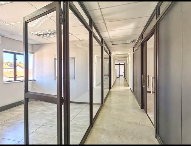 252M² OFFICE TO LET IN WILLOWBROOK