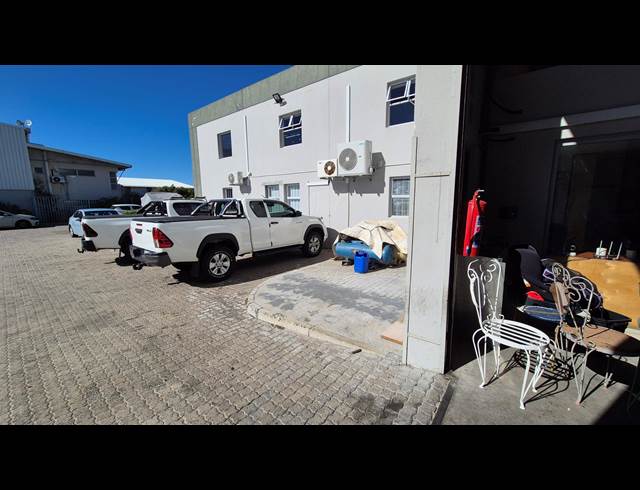 409M² WAREHOUSE TO LET IN CAPRICORN