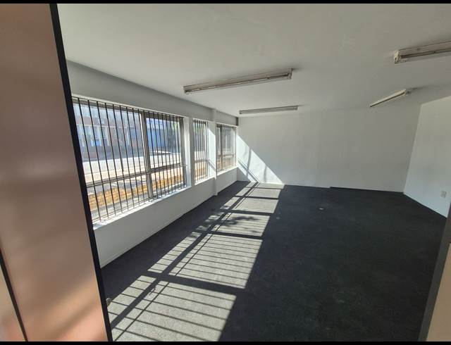400M² FACTORY TO LET IN BENROSE