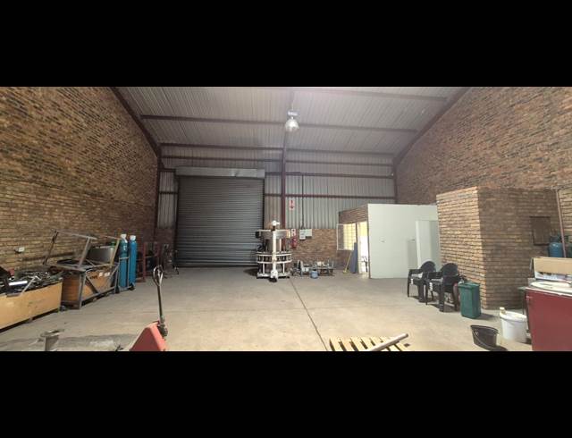 220M² WAREHOUSE TO LET IN ANDERBOLT