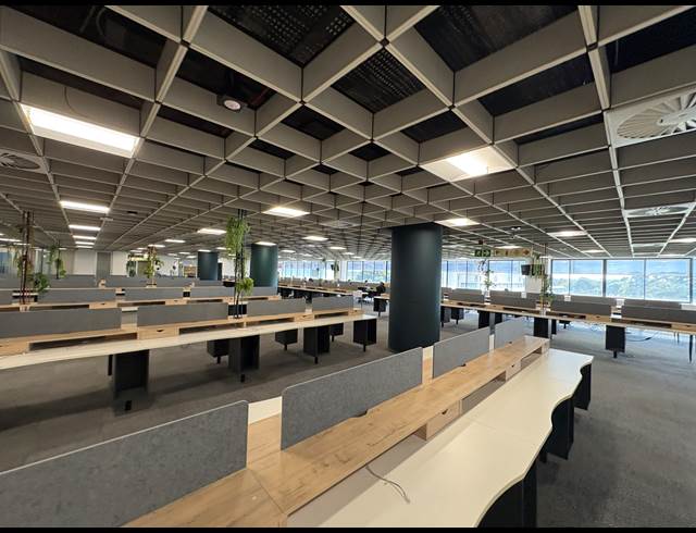 5,780M² SERVICED OFFICE TO LET IN PINELANDS