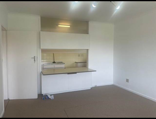 1 BEDROOM PROPERTY TO RENT IN RONDEBOSCH