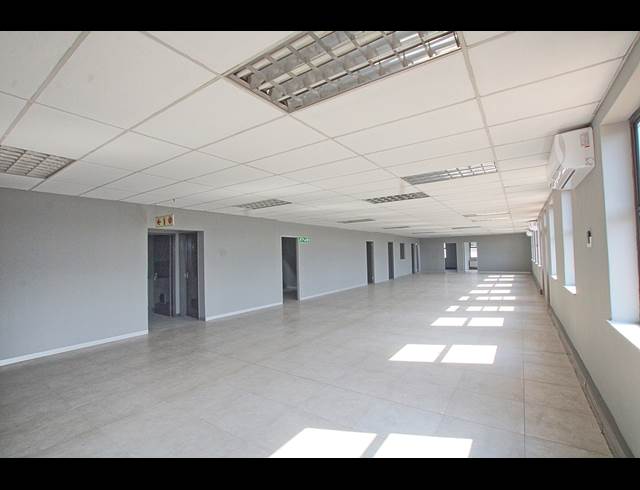 1,060M² WAREHOUSE TO LET IN RANDJESPARK