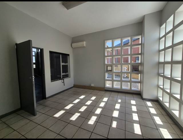 1,016M² WAREHOUSE TO LET IN HALFWAY HOUSE
