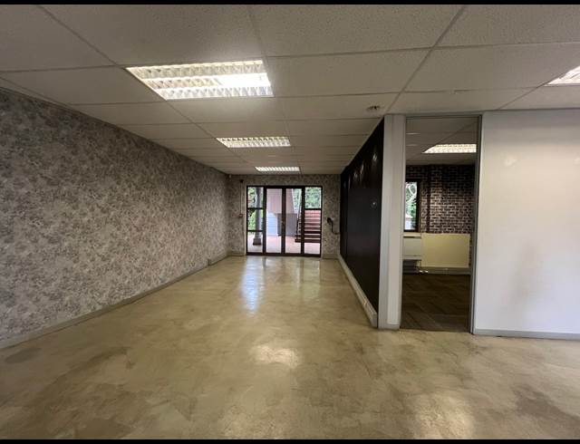 2,355M² OFFICE TO LET IN HYDE PARK