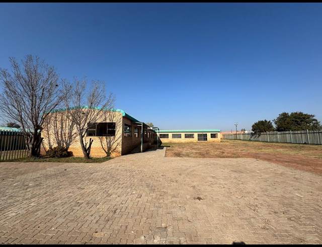 350M² WAREHOUSE TO LET IN EIKENHOF
