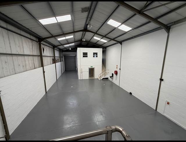 391M² WAREHOUSE TO LET IN SOMERSET WEST BUSINESS PARK