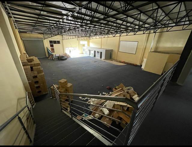 679M² WAREHOUSE TO LET IN LASER PARK