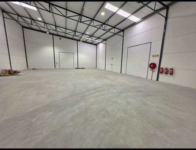 552M² WAREHOUSE TO LET IN FIRGROVE INDUSTRIAL ESTATE
