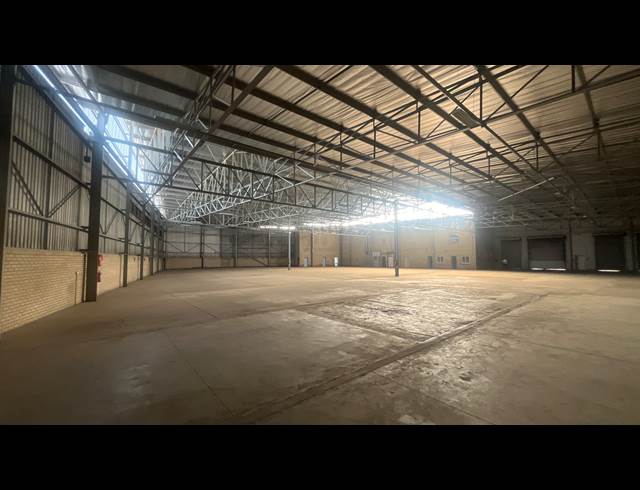 3,302M² WAREHOUSE TO LET IN SPARTAN