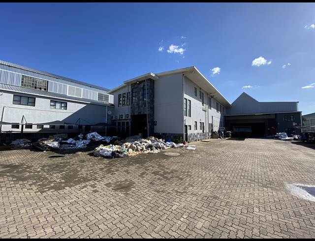 3,500M² WAREHOUSE TO LET IN MOUNT EDGECOMBE