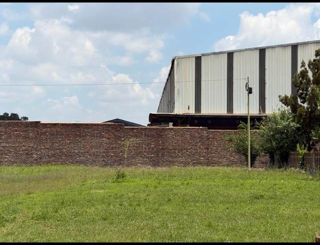 3,000M² INDUSTRIAL YARD TO LET IN CLAYVILLE