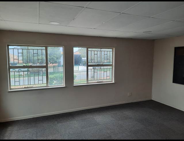 1,047M² WAREHOUSE TO LET IN ROBERTVILLE