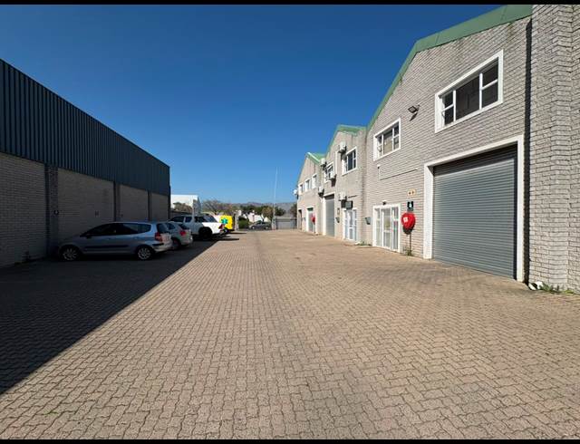 240M² WAREHOUSE TO LET IN SOMERSET WEST BUSINESS PARK