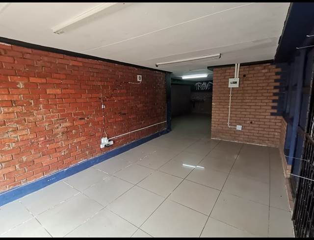 36.30M² RETAIL TO LET IN VALHALLA