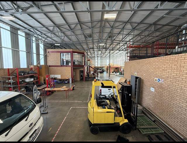 961M² WAREHOUSE TO LET IN LASER PARK