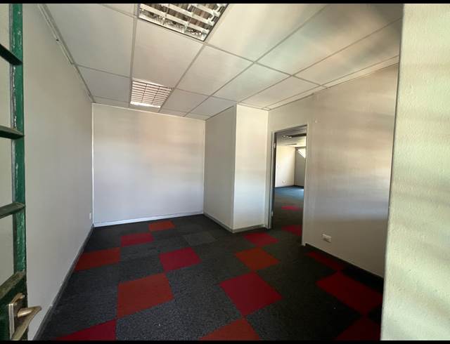 126.50M² OFFICE TO LET IN HIGHVELD