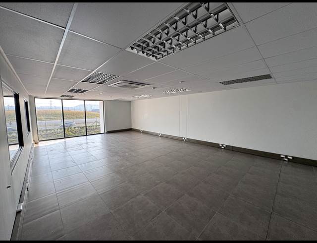 562M² WAREHOUSE TO LET IN GLEN ANIL