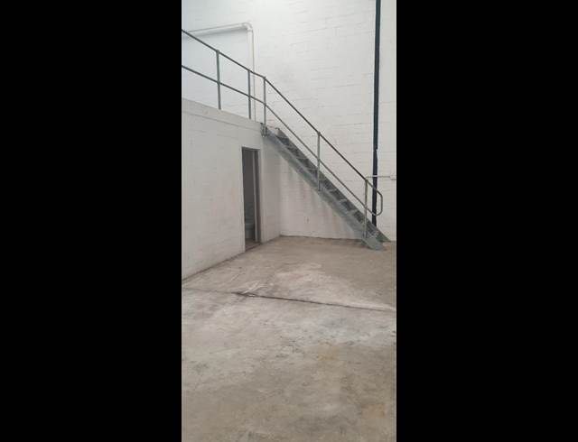 141M² WAREHOUSE TO LET IN PAROW INDUSTRIAL