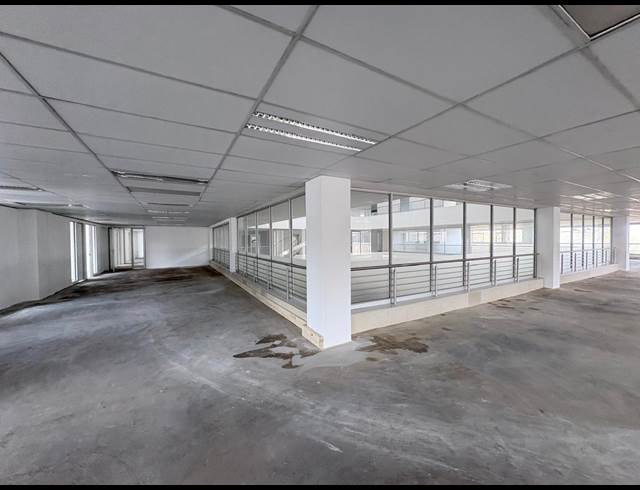 5,600M² OFFICE TO LET IN VORNA VALLEY