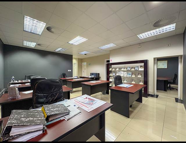 135M² OFFICE TO LET IN UMHLANGA CENTRAL