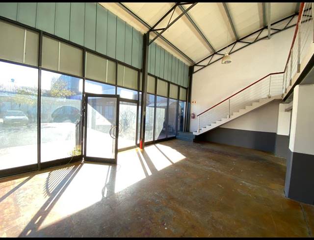 153M² OFFICE TO LET IN MALL INTERCHANGE