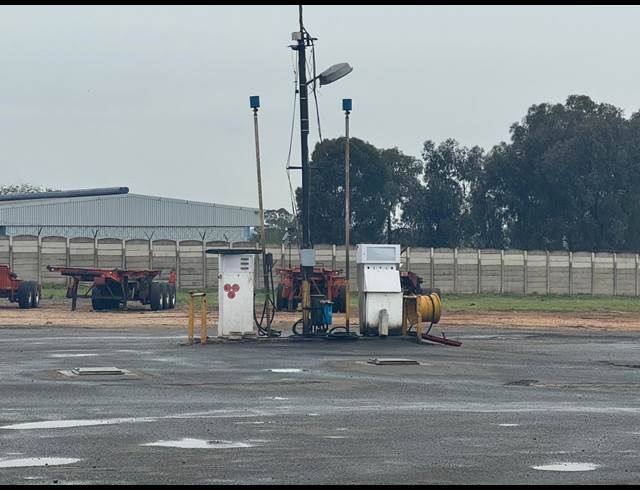 1,250M² BUSINESS TO LET IN MAPLETON
