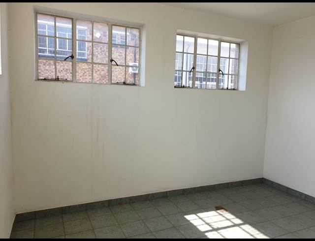 75M² OFFICE TO LET IN ELECTRON