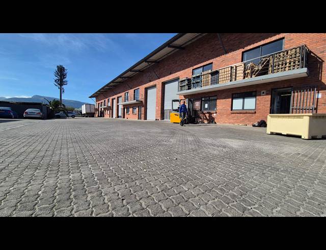 156M² WAREHOUSE TO LET IN SUNNYDALE