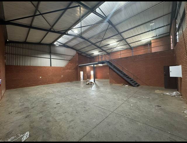 352M² WAREHOUSE TO LET IN ORMONDE