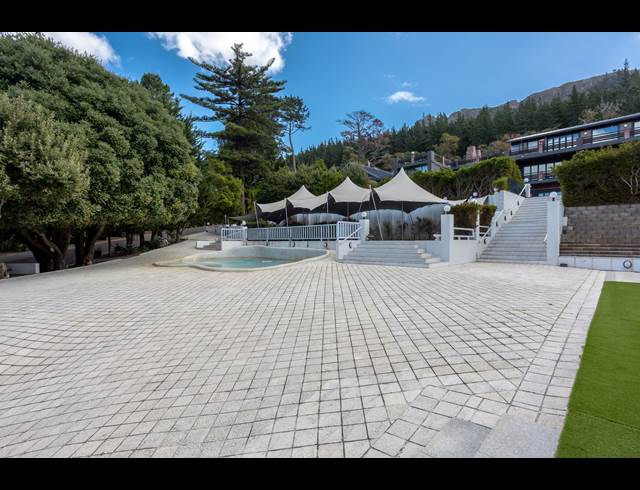 11 BEDROOM FREESTANDING TO LET IN CONSTANTIA HEIGHTS