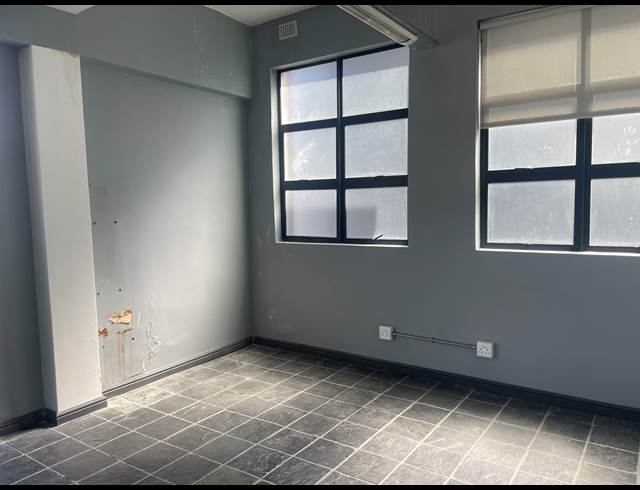 152M² OFFICE TO LET IN SALT RIVER
