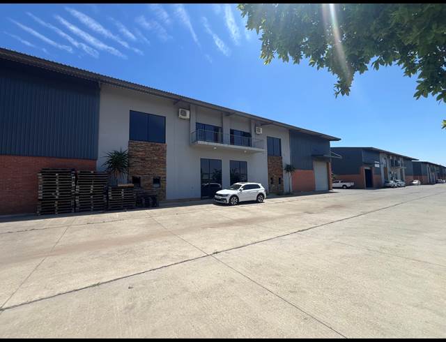 1,378M² WAREHOUSE TO LET IN COSMO BUSINESS PARK