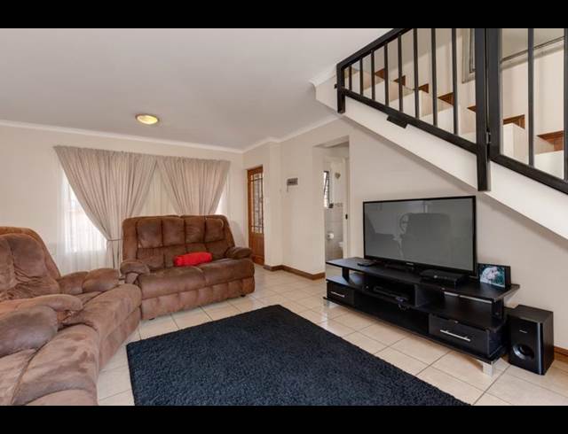 3 BEDROOM PROPERTY TO RENT IN DIE HOEWES