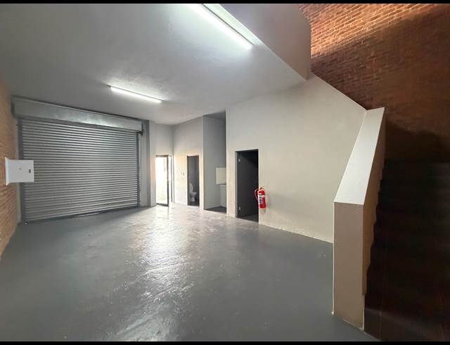 106M² WAREHOUSE TO LET IN CLAYVILLE