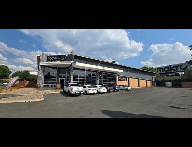 1,200M² SHOWROOM TO LET IN STRUBENSVALLEI