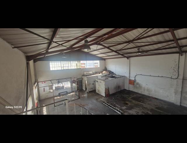 280M² WAREHOUSE TO LET IN TROYEVILLE