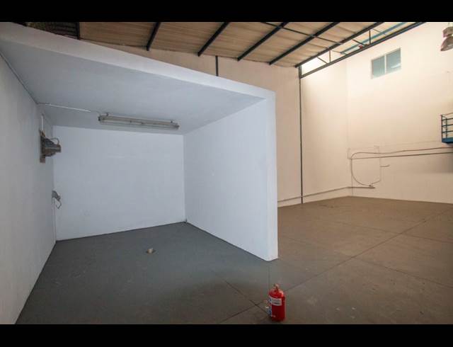 836M² WAREHOUSE TO LET IN OLIVEDALE