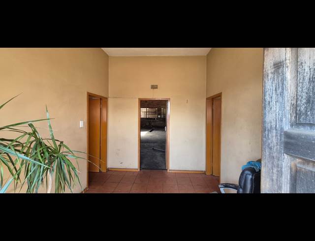 250M² WAREHOUSE TO LET IN ANDERBOLT