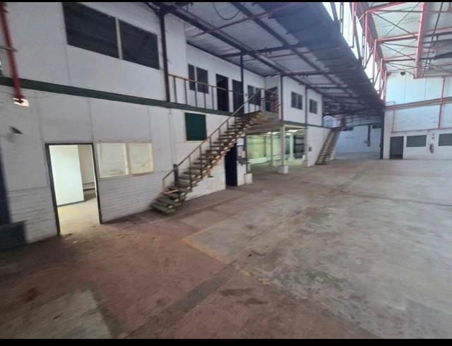 1,072M² WAREHOUSE TO LET IN BURBREEZE