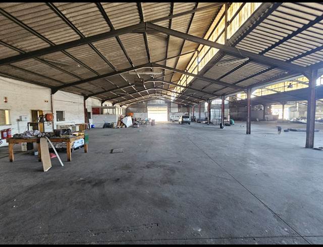 2,141M² WAREHOUSE TO LET IN STRAND CENTRAL