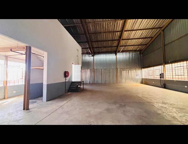 337M² WAREHOUSE TO LET IN LEA GLEN