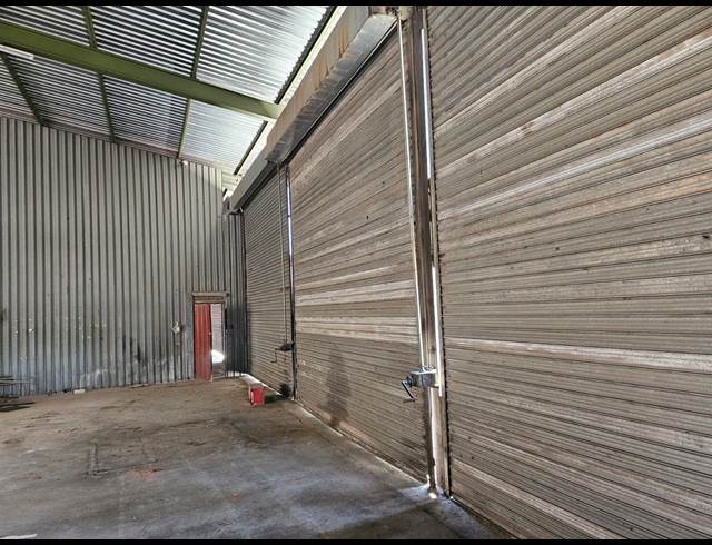 300M² WAREHOUSE TO LET IN VULCANIA